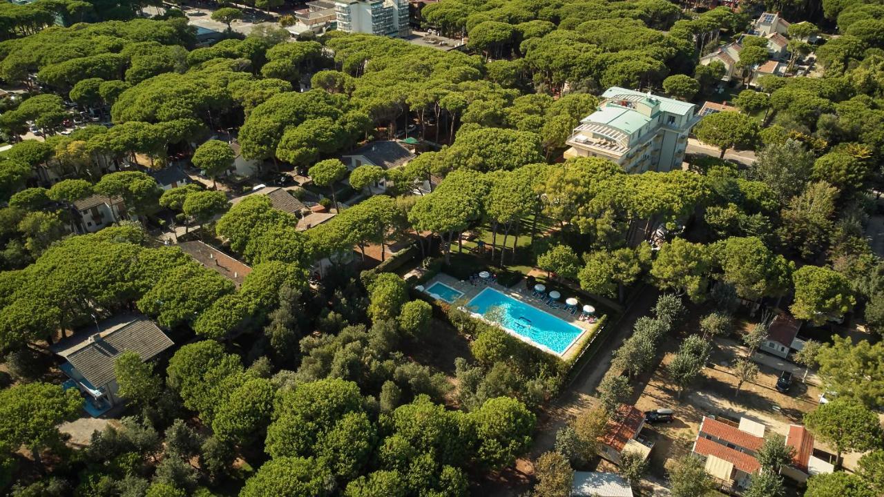 Aparthotel La Pineta Lido di Jesolo Exteriör bild