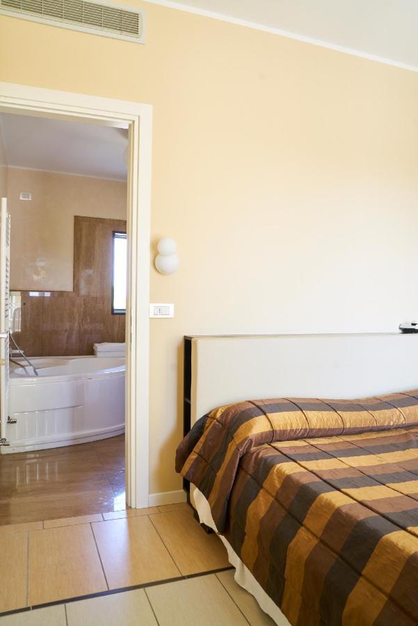 Aparthotel La Pineta Lido di Jesolo Exteriör bild