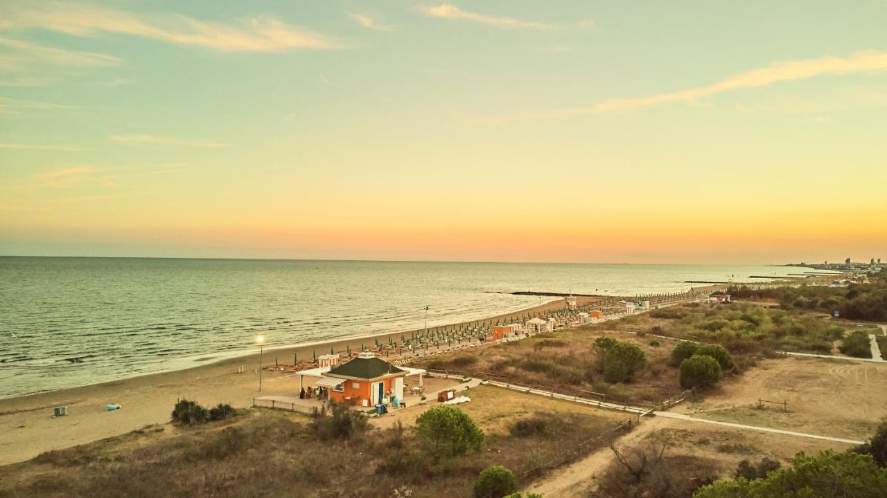 Aparthotel La Pineta Lido di Jesolo Exteriör bild