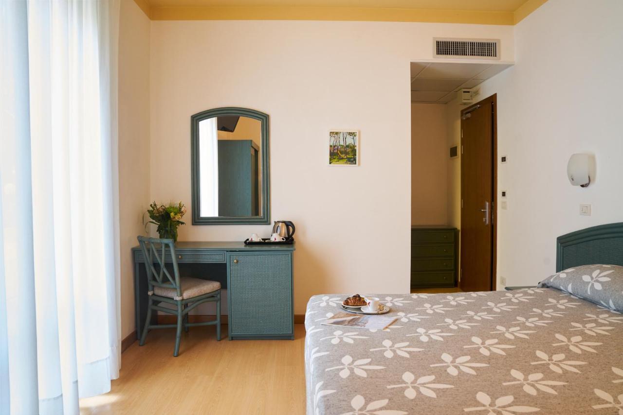 Aparthotel La Pineta Lido di Jesolo Exteriör bild