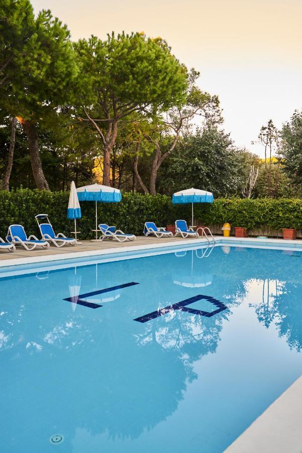 Aparthotel La Pineta Lido di Jesolo Exteriör bild