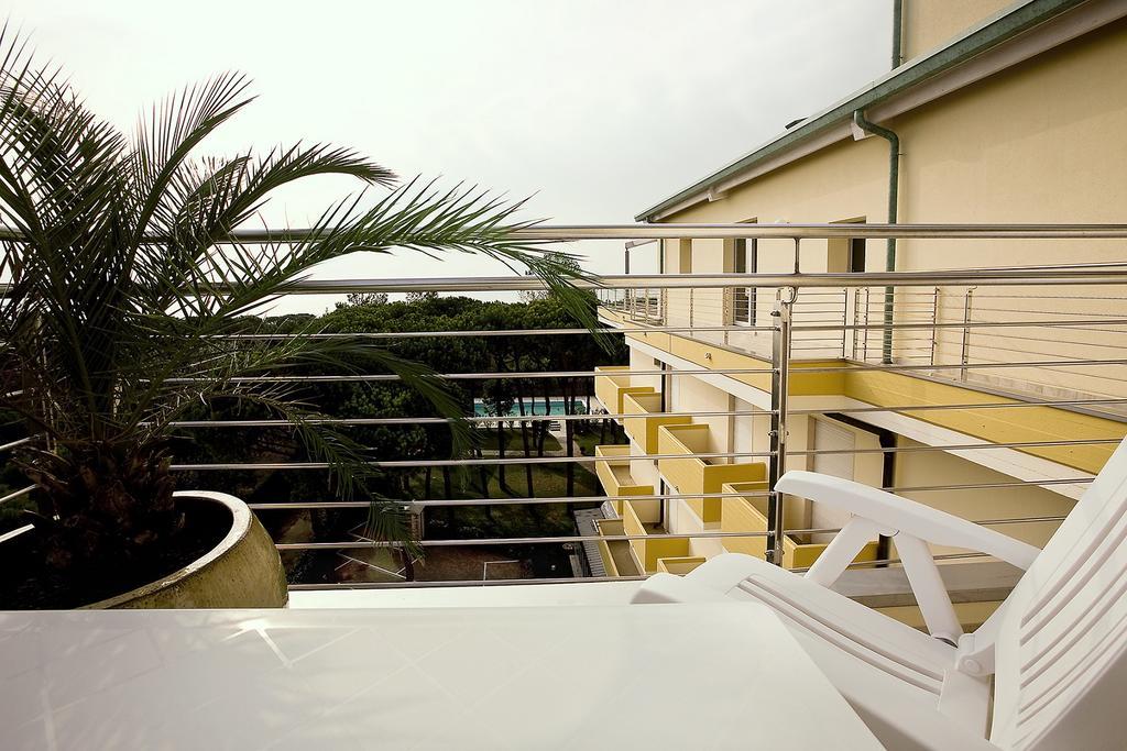 Aparthotel La Pineta Lido di Jesolo Exteriör bild