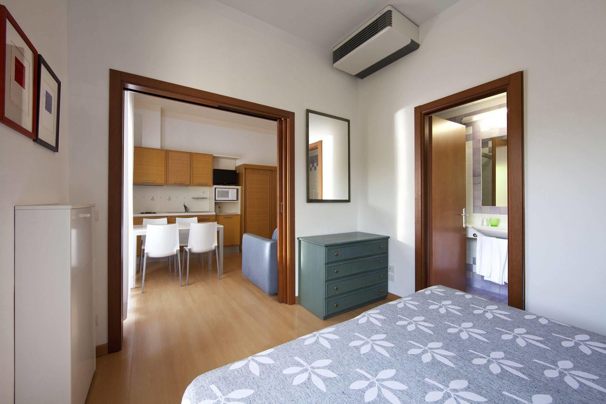 Aparthotel La Pineta Lido di Jesolo Exteriör bild
