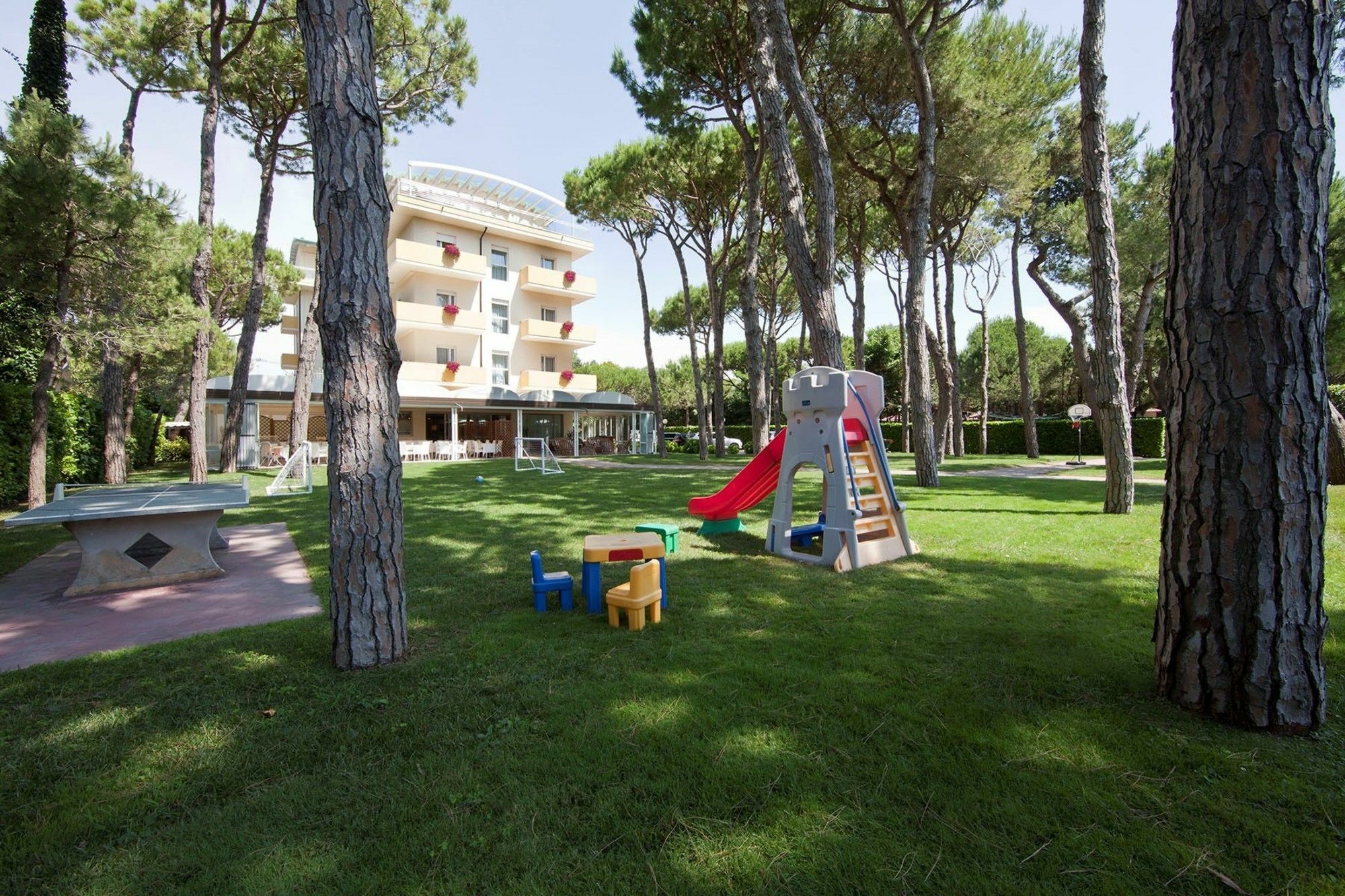 Aparthotel La Pineta Lido di Jesolo Exteriör bild