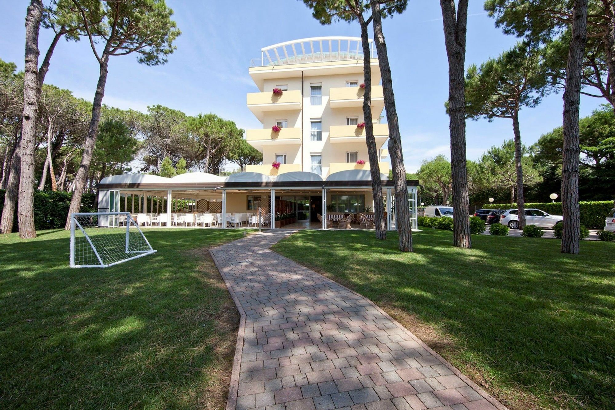 Aparthotel La Pineta Lido di Jesolo Exteriör bild